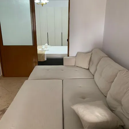 Center Apartment *